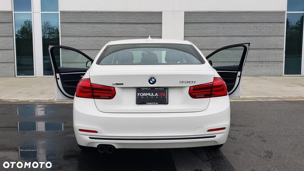 BMW Seria 3 330i Sport Line - 14