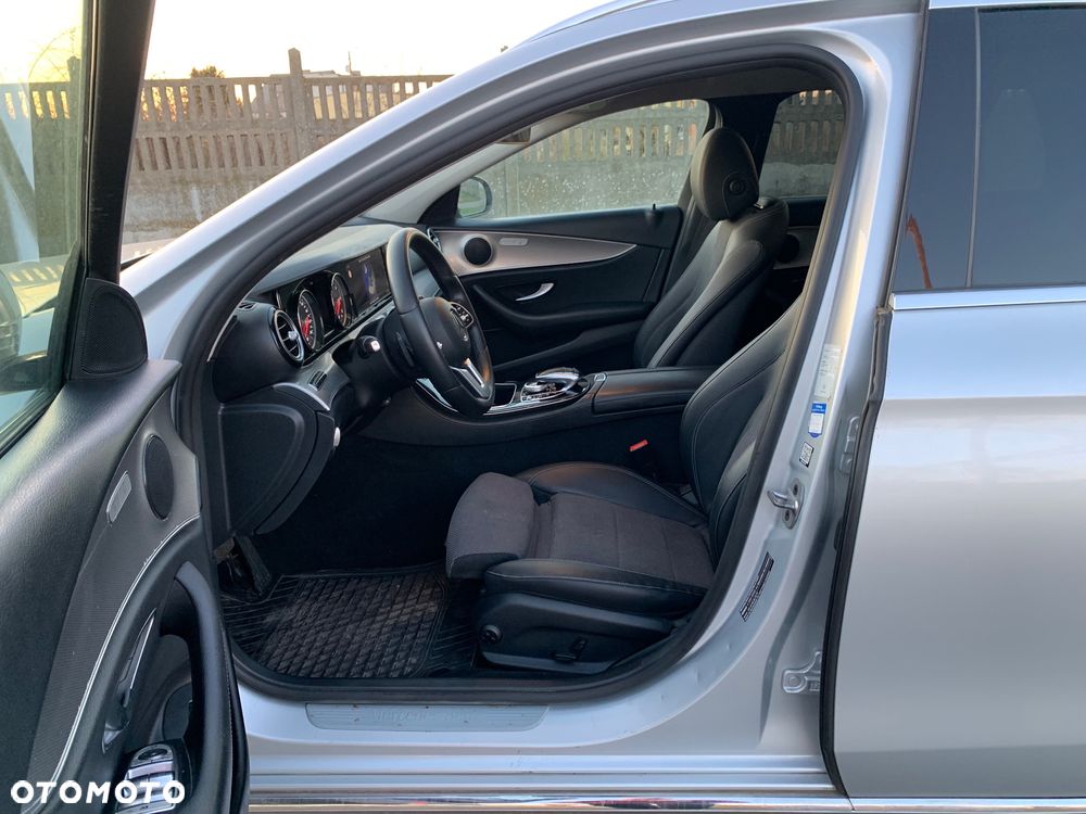 Mercedes-Benz Klasa E 220 d 4-Matic Avantgarde - 27