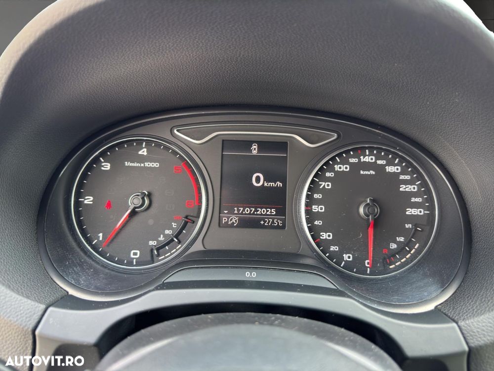 Audi A3 1.6 TDI Sportback S tronic Ambiente - 7