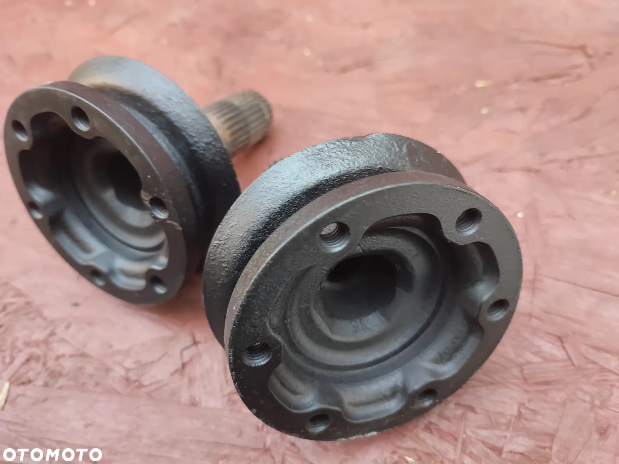 BMW E46 / E81 / E82 / E83 / E84 / E90 / E93 / E92 ORYGINALNE FLANSZE DYFERENCJAŁYU / FLANSZE DYFRA LEWA / PRAWA MAŁA GŁOWA TYP 168 DO SILNIKÓW BENZYNOWYCH N46 / N42 O NR. 33 13 1 214 751 / 33 13 1 428 269 OEM W BARDZO DOBRYM STANIE - 10