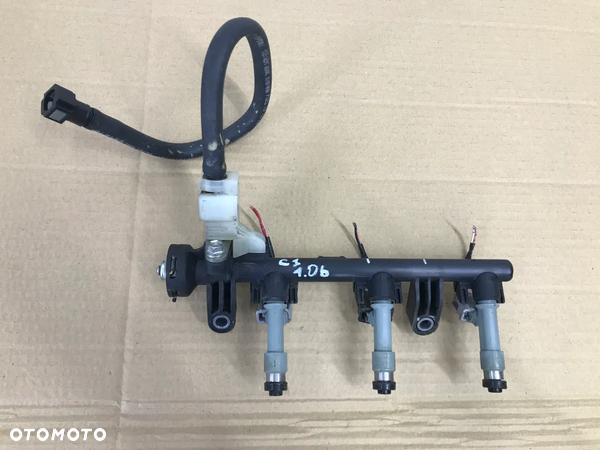 Listwa wtryskowa toyota aygo yaris citroen C1 peugeot 107 05-14 wtryski  1KRb52 23814-0Q010-A 23250-0Q010