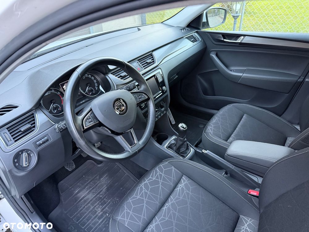 Skoda RAPID 1.0 TSI Cool Edition R&G - 12