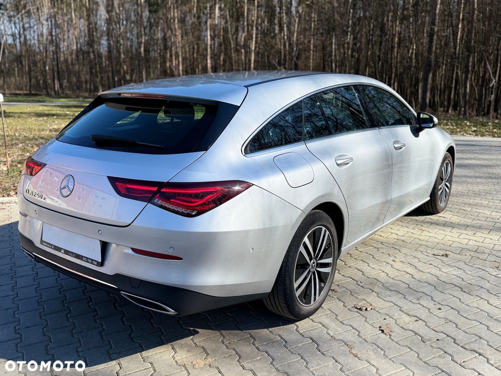 Mercedes-Benz CLA 250 e 8G-DCT Edition Progressive Line - 4