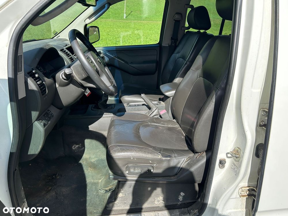 Nissan Navara 2.5 D Platinum - 11