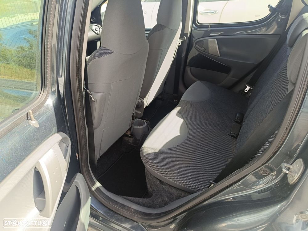 Peugeot 107 1.0 Urban - 12