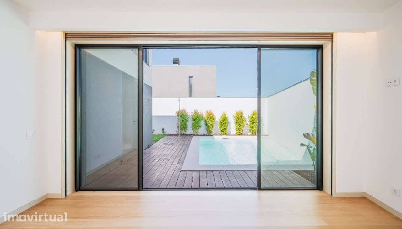 Moradia V4+1 com vista mar, piscina e jardim em Canidelo, Gaia - Grande imagem: 2/22