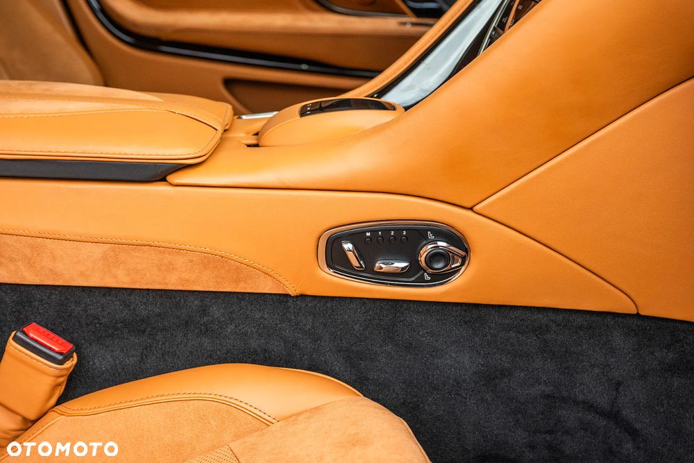 Aston Martin DBS - 28