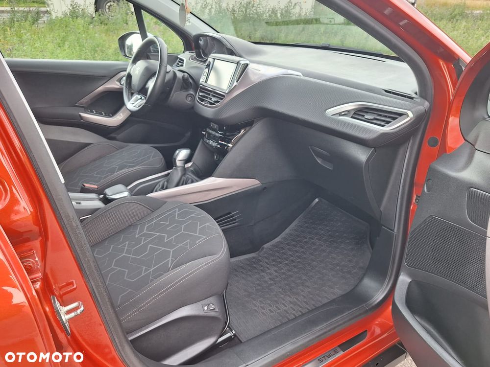 Peugeot 2008 1.2 Pure Tech Allure S&S - 10