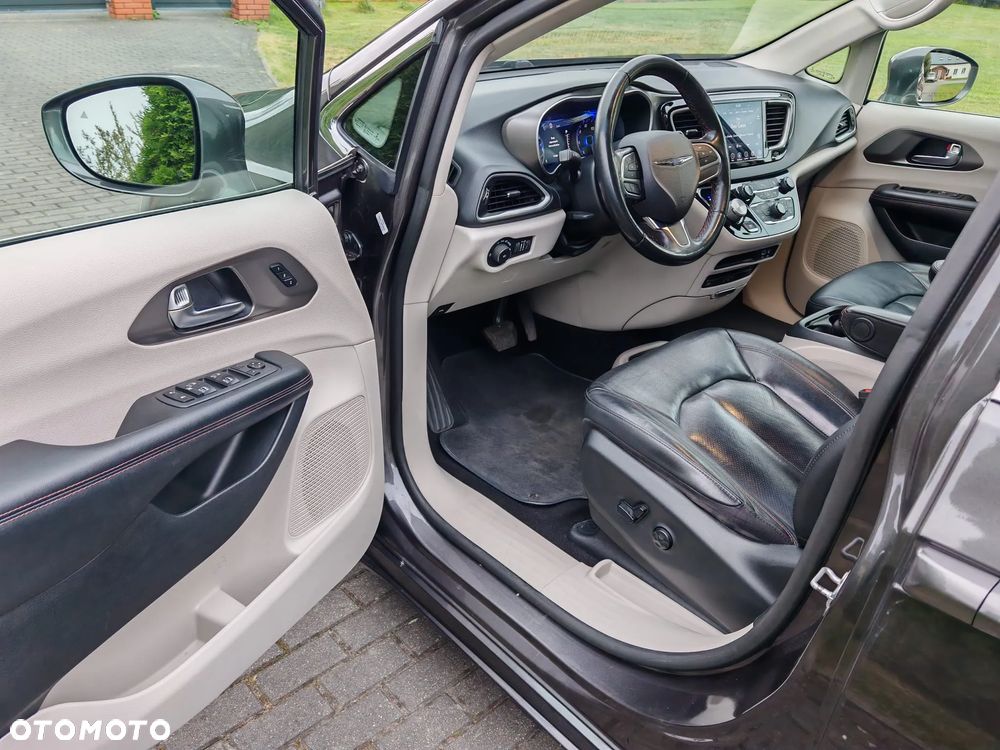 Chrysler Pacifica - 9