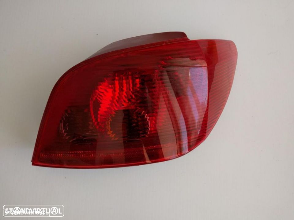 Farolim farol tras direito peugeot 307  2001 a 2005 - 1