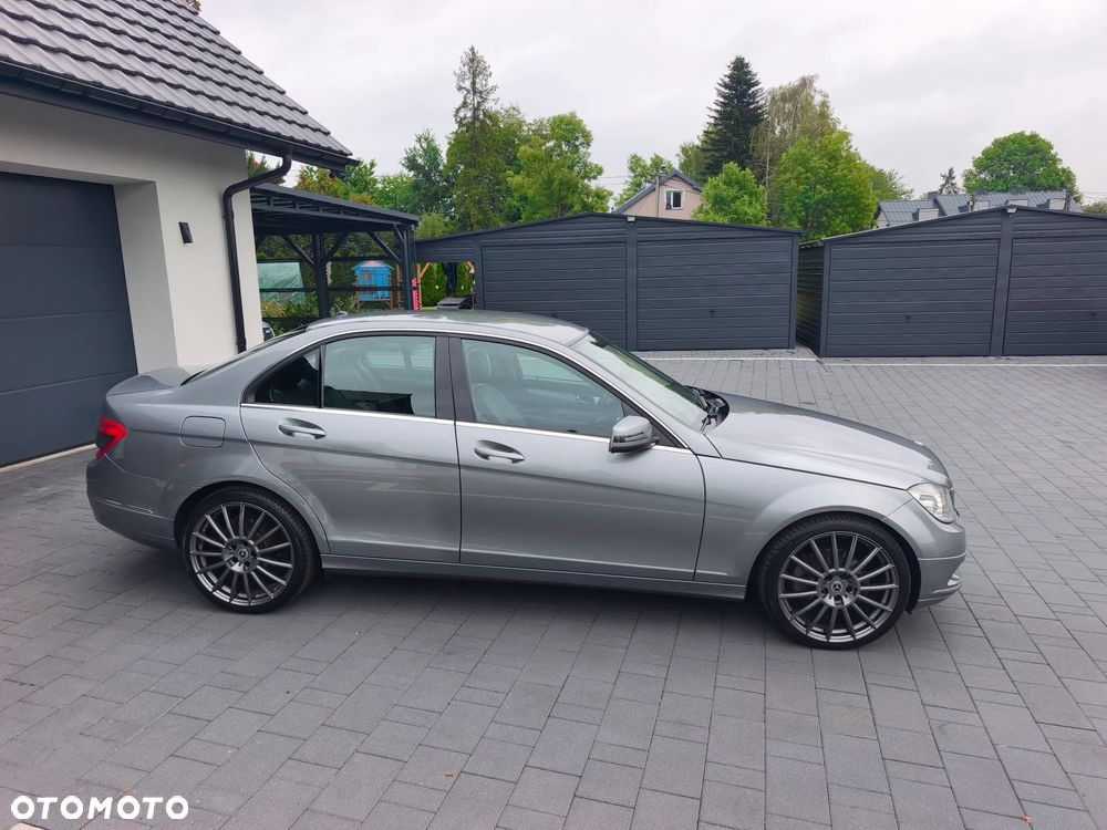Mercedes-Benz Klasa C 180 CGI BlueEFFICIENCY Avantgarde - 8