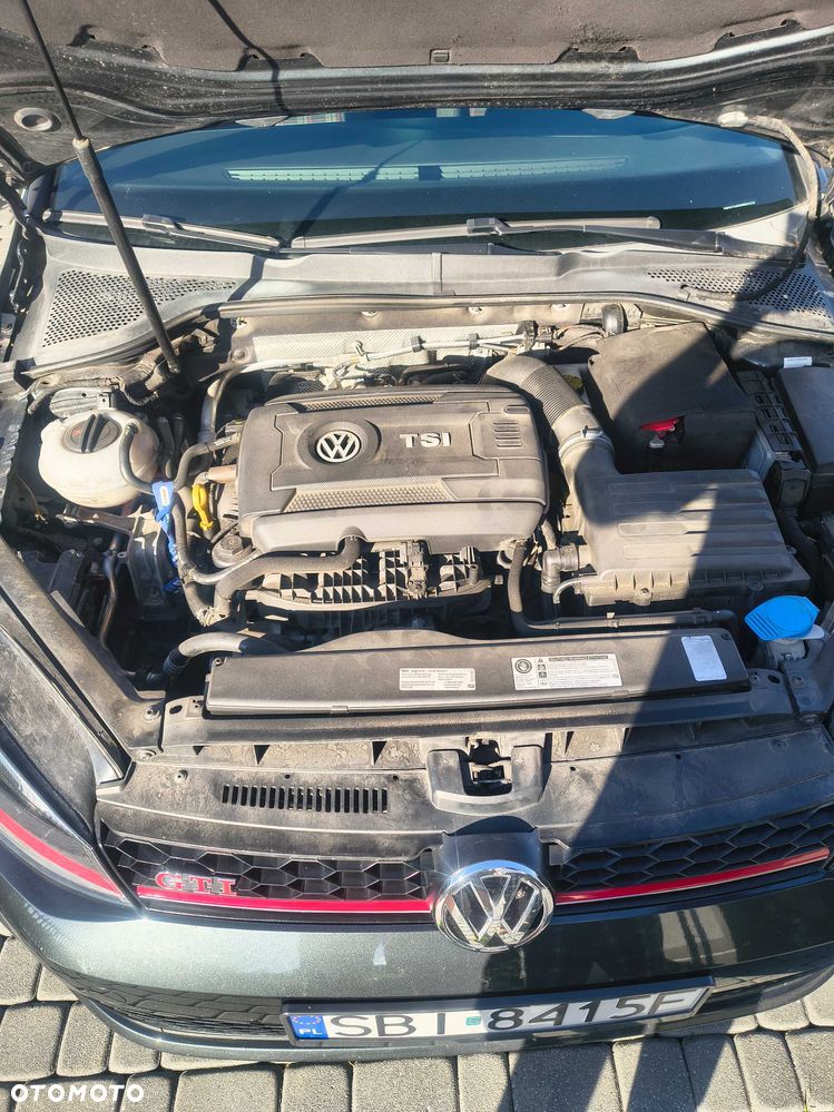 Volkswagen Golf - 2