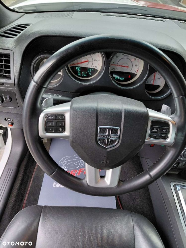 Dodge Challenger - 13