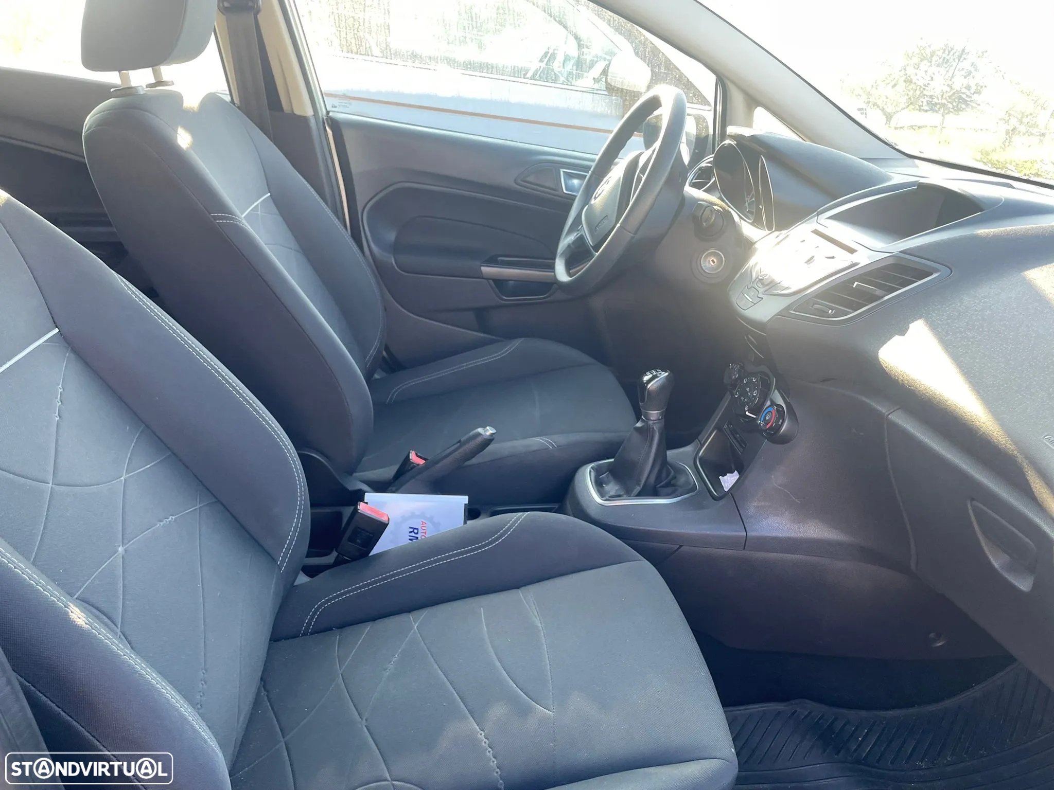 Peugeot 208 - 10