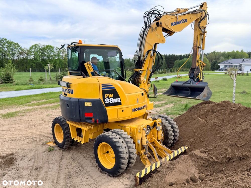 Komatsu 4x4x4 ramię łamane Koparka kołowa KOMATSU  PW98MR-8 10ton 4x4x4 ośki skrętne Ramię 3x łamane BEZ DPF i ADBLUE 4 cyl dodatkowe wyjścia hydr Pług Podpory 2012 szybka zwinna Prosto z importu 1 właściciel Cat TEREX Liebherr Wacker Pw 98 Mr 8 11 - 1