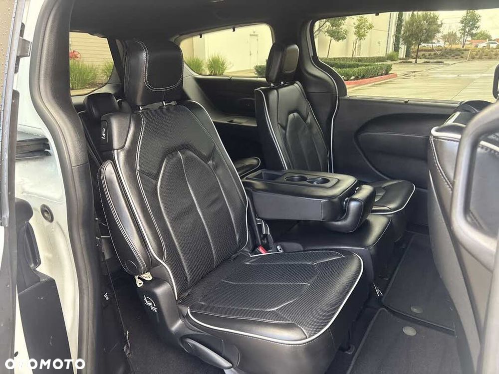 Chrysler Pacifica - 17