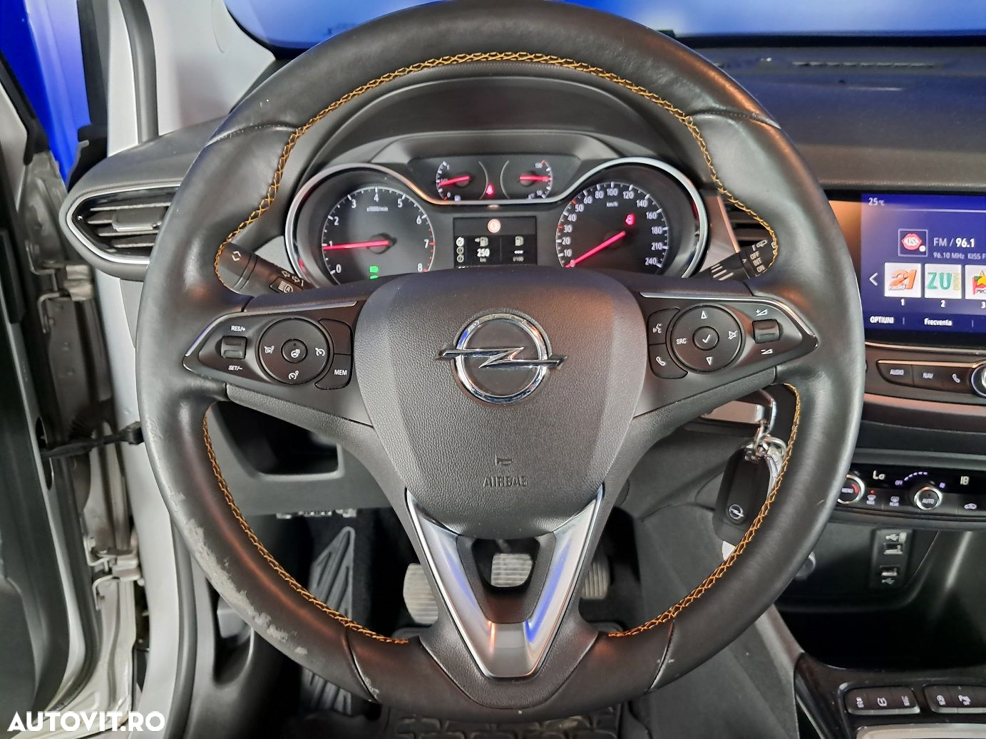 Opel Crossland - 11