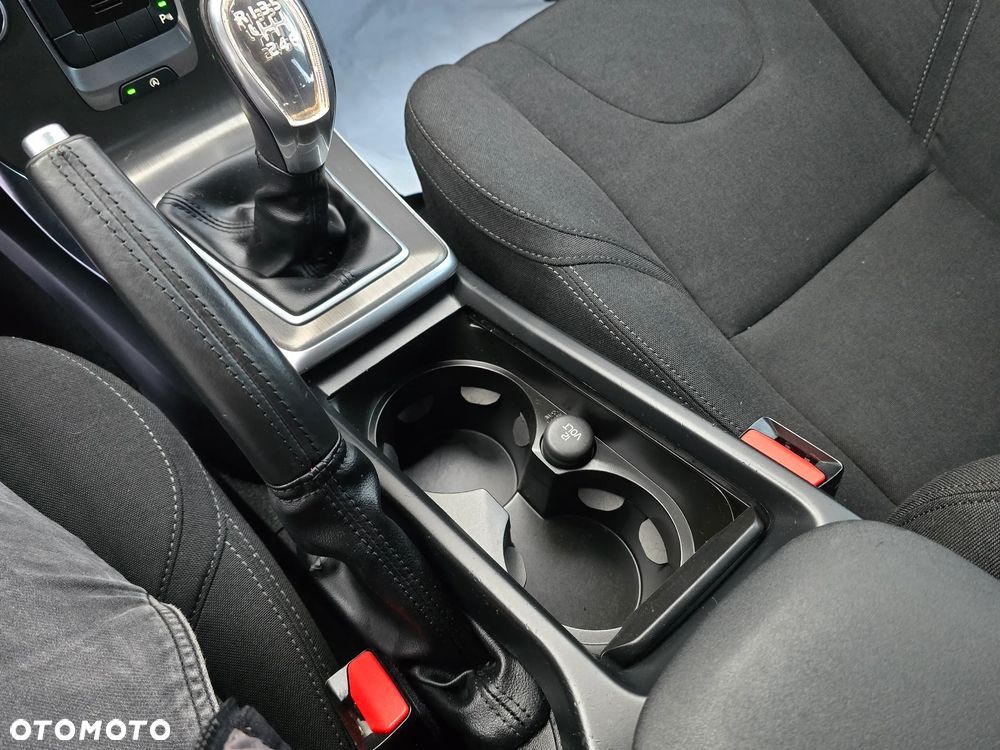 Volvo V40 D2 - 32
