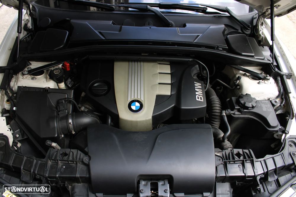 BMW 123 d Limited Edition Lifestyle c/ M Sport Pack - 47