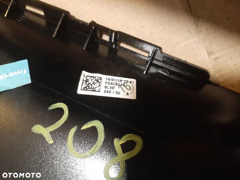 Kratka Srodkowa konsoli PEUGEOT 208  9672848677 - 3