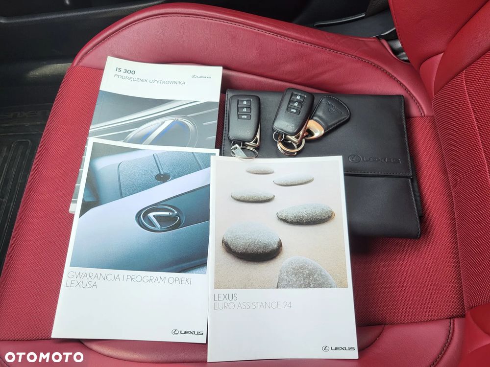 Lexus IS 200t / 300 F Sport - 19