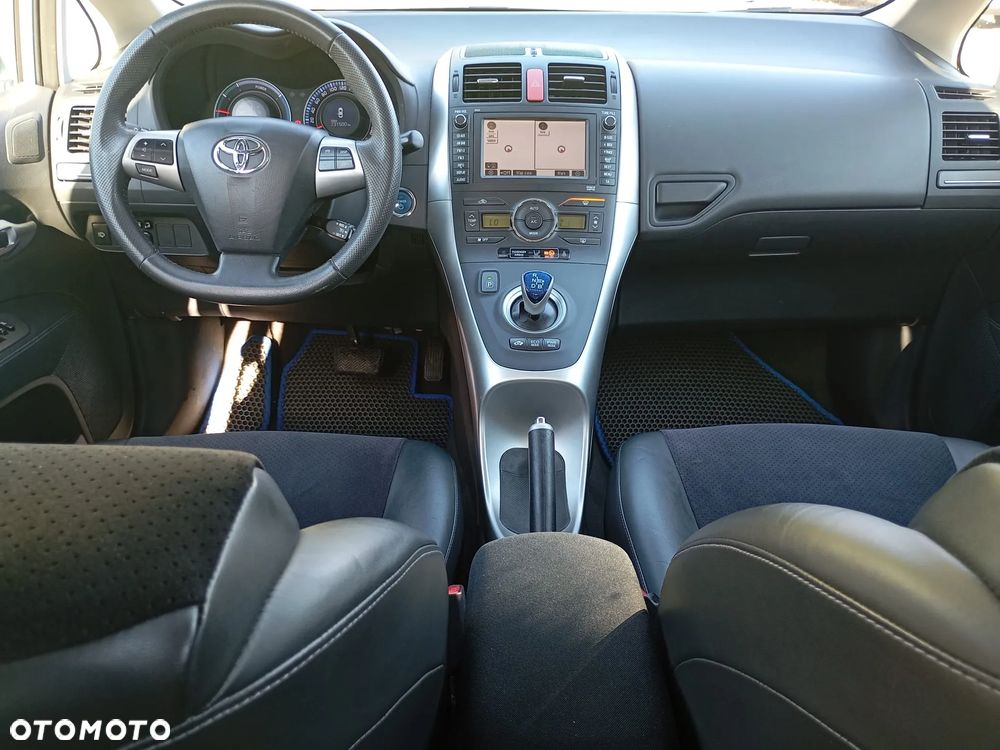 Toyota Auris 2011 photo 5