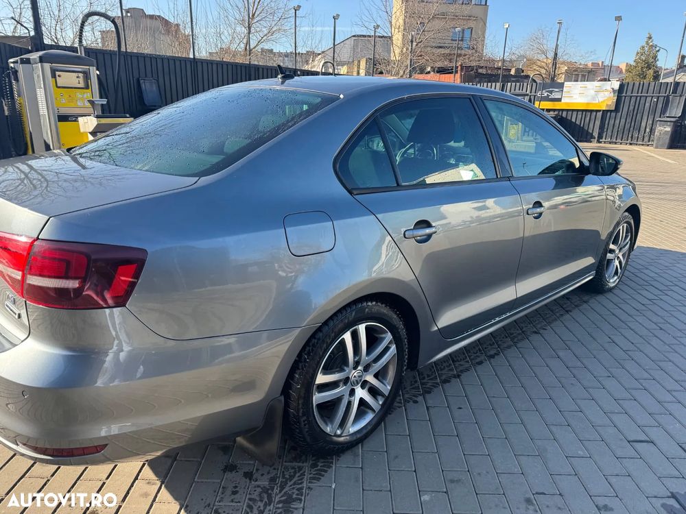 Volkswagen Jetta 2.0 TDI DSG Comfortline - 6