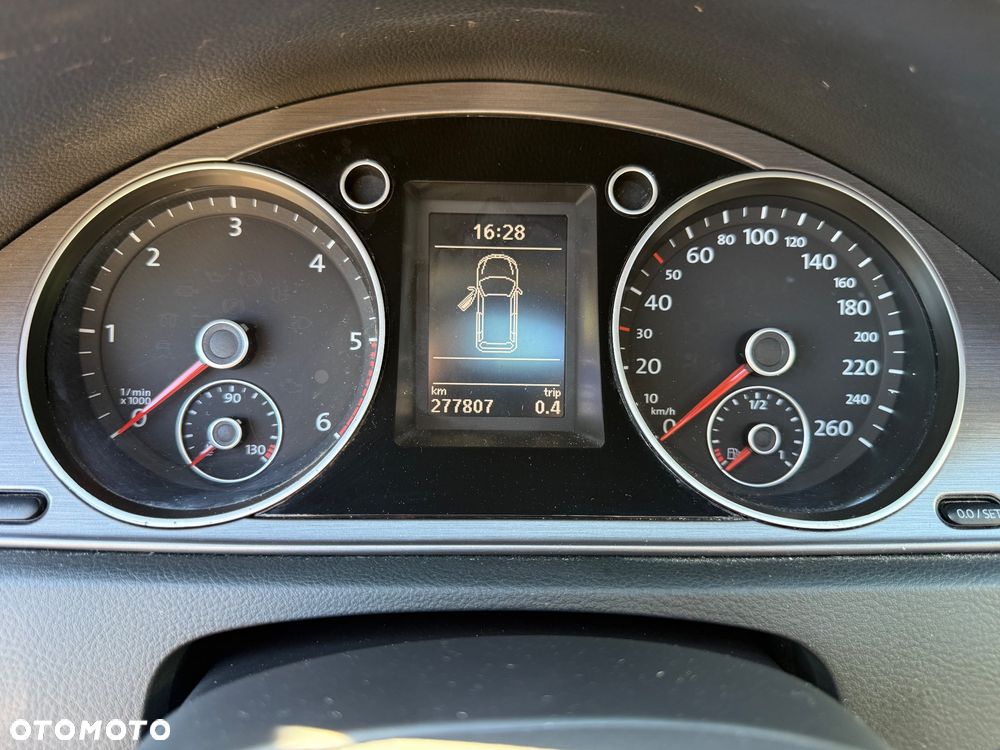 Volkswagen Passat 2.0 TDI Highline - 29