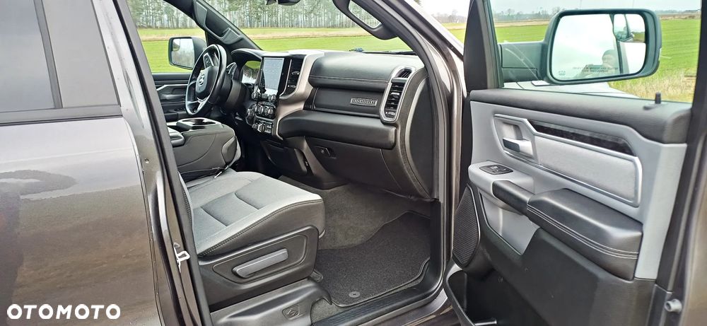 RAM 1500 Crew Cab Shortbed Bighorn - 17