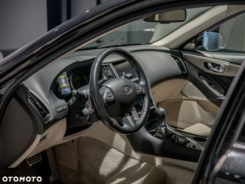 Infiniti Q50 Hybrid Sport Tech - 17