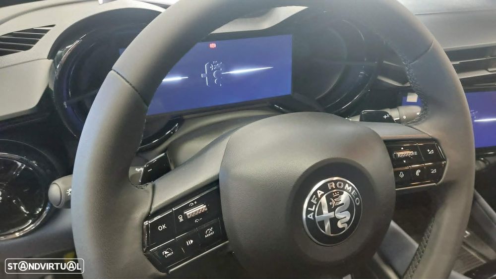 Alfa Romeo Junior 1.2 Ti Q4 eDCT6 - 6