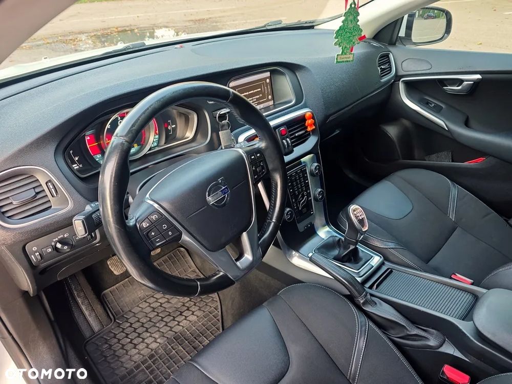 Volvo V40 D2 Momentum - 26