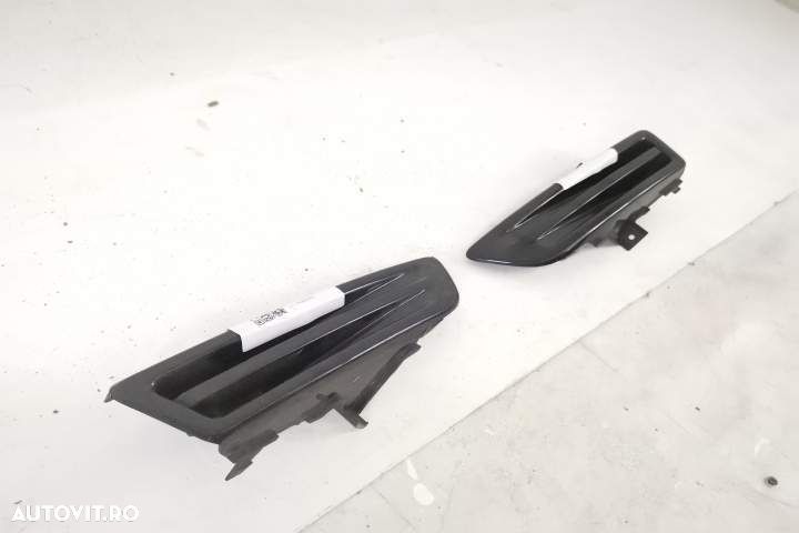 Grila Proiector Laterala Stanga Originala In Stare Buna  Land Rover  D - 2