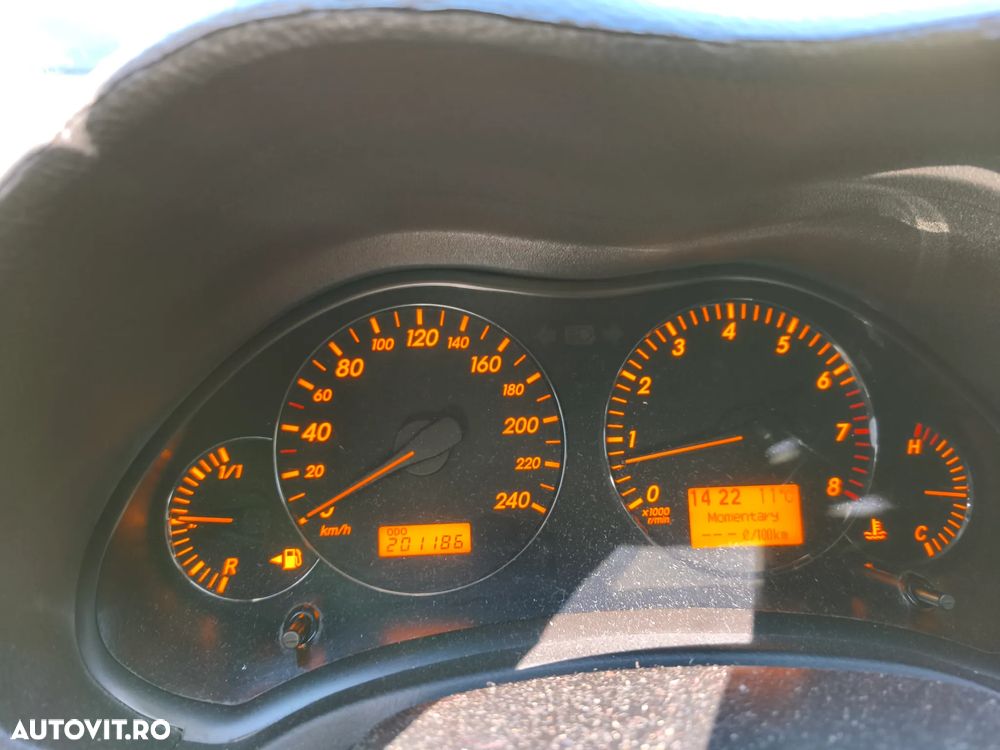 Toyota Avensis 1.8 Comfort - 6