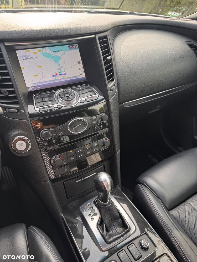 Infiniti QX70 3.7 S Design - 16