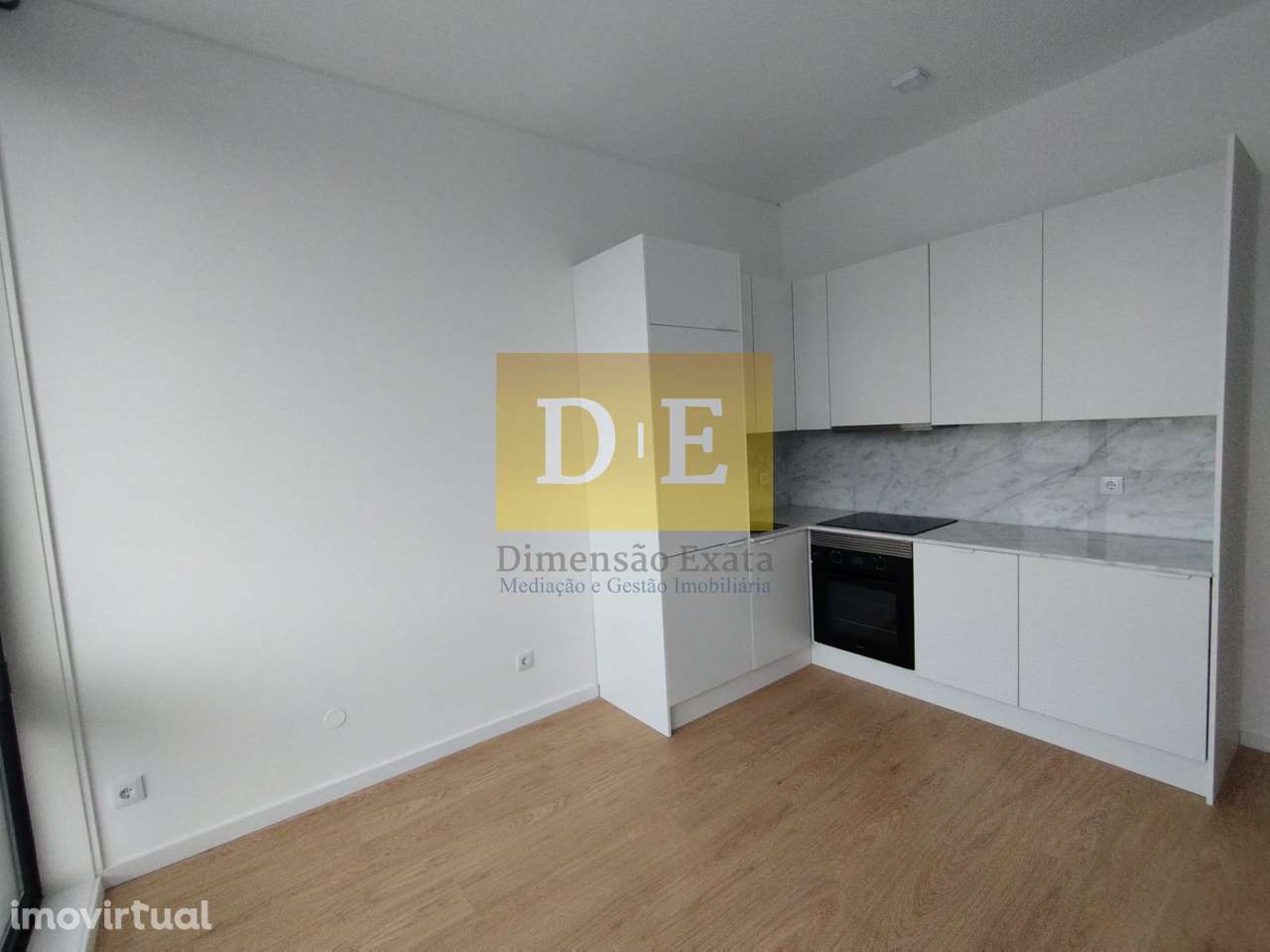 Escritório transformado em Apartamento T1 para Venda - Grande imagem: 2/16