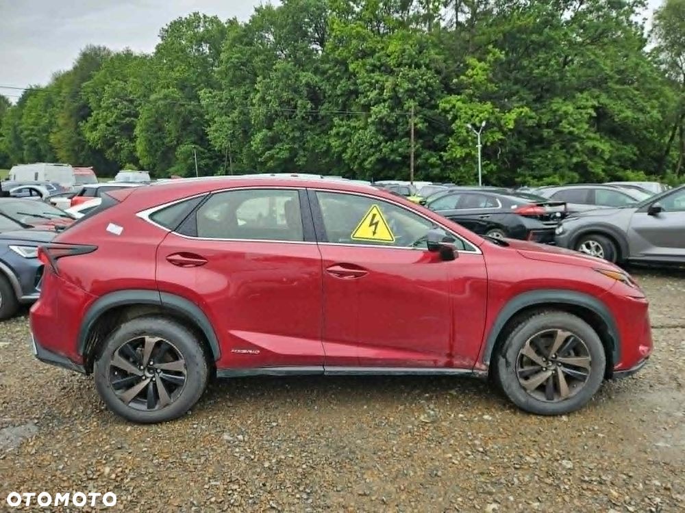 Lexus NX 300h Business Edition - 11