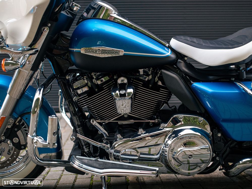 Harley-Davidson FLH ELECTRA GLIDE® REVIVAL™ - 16