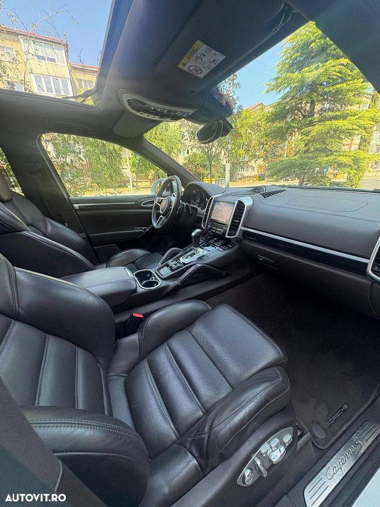 Porsche Cayenne 4.2 L S - 12