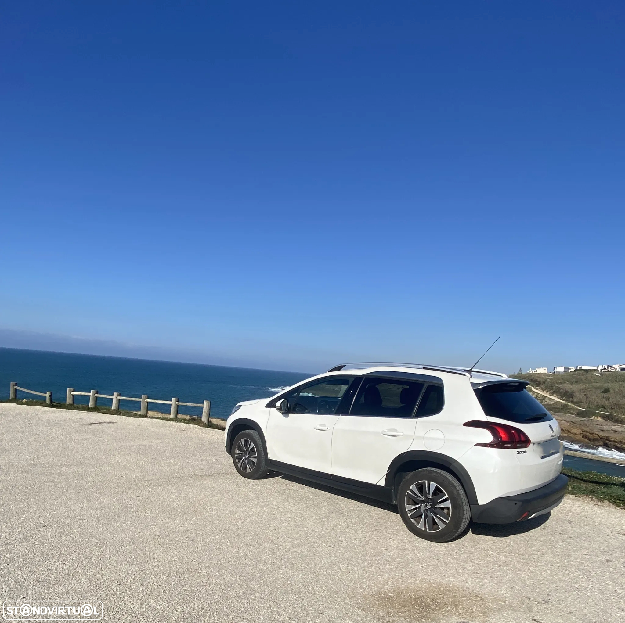 Peugeot 2008 1.2 PureTech Allure - 5