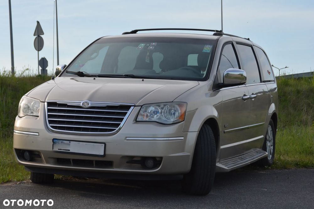 Chrysler Town & Country - 2