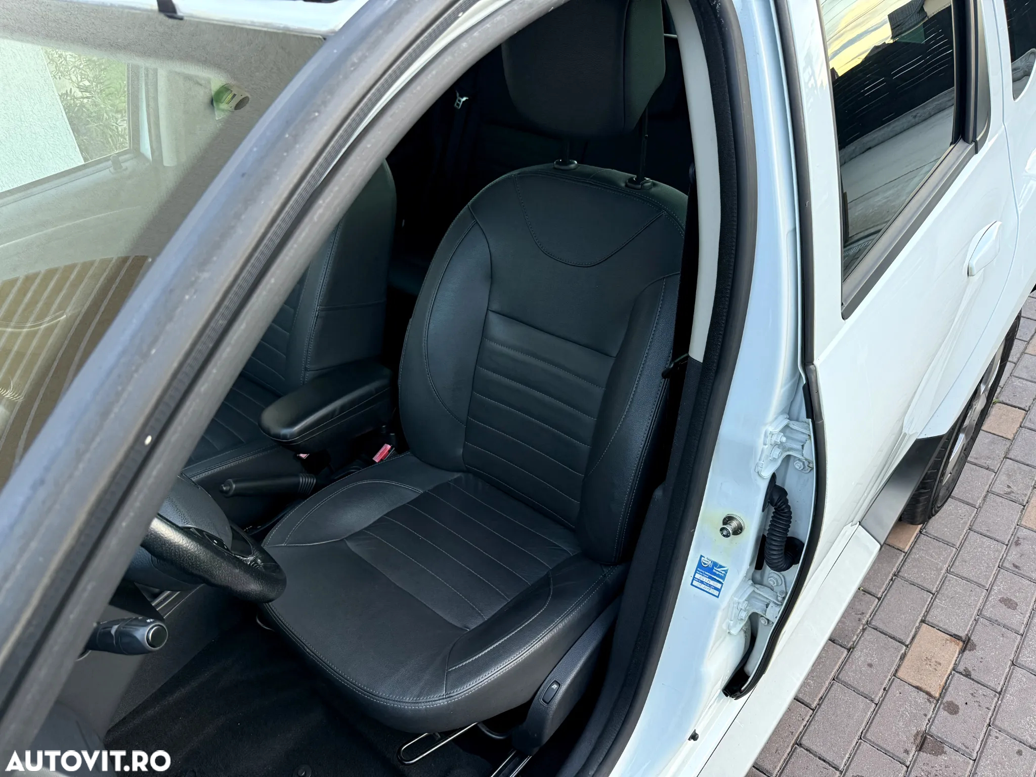 Dacia Duster 1.6 16V 4x2 Prestige - 8