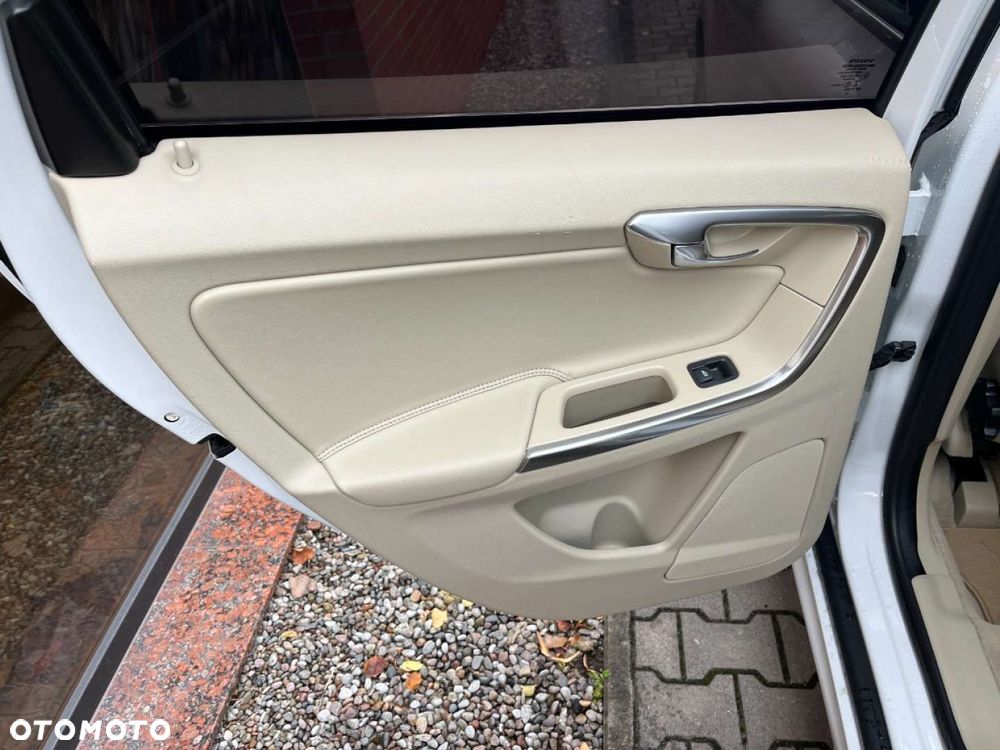 Volvo XC 60 D3 Drive-E Kinetic - 18