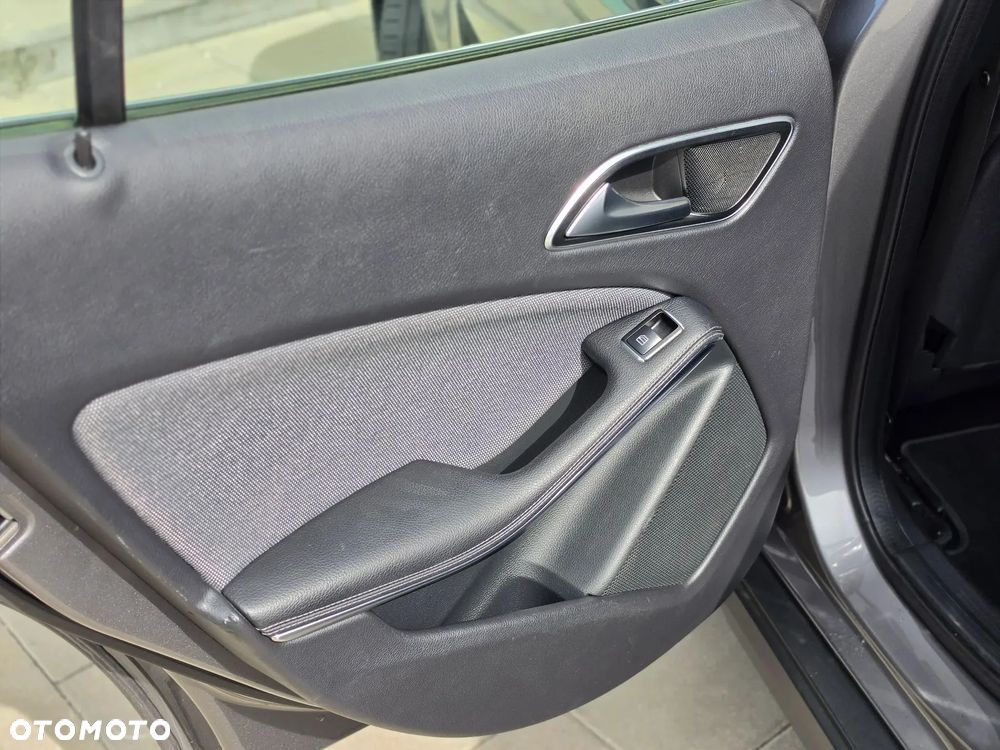 Mercedes-Benz GLA - 21