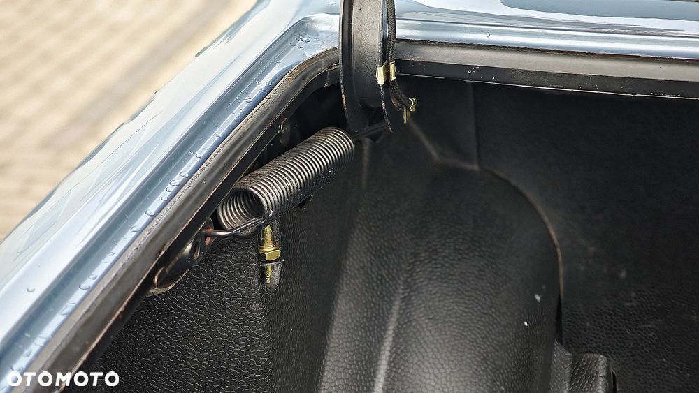 Mercedes-Benz W123 - 35