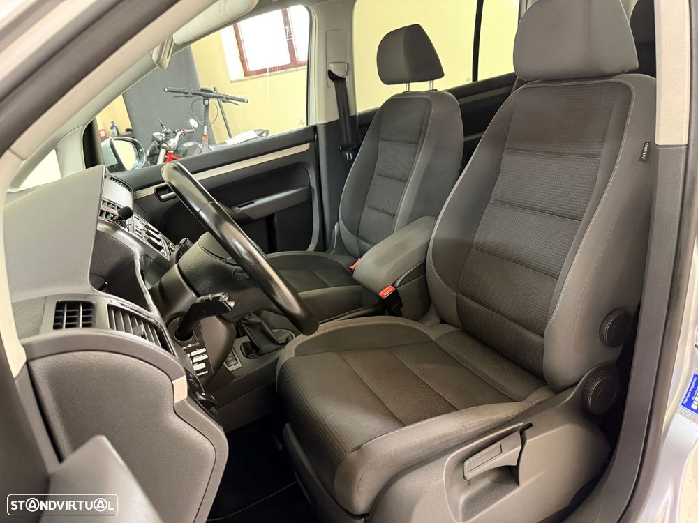 VW Touran 2.0 TDI Highline 7L - 6