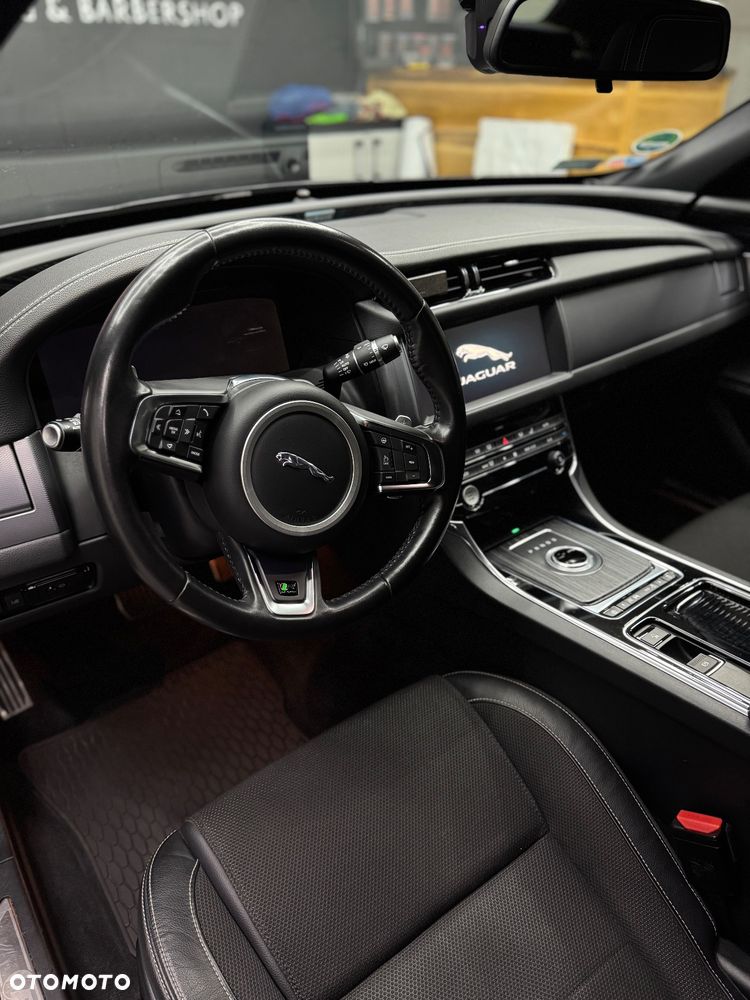 Jaguar XF 2.0 i4D AWD R-Sport - 14