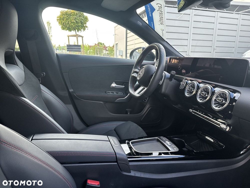 Mercedes-Benz CLA 200 AMG Line 7G-DCT - 19