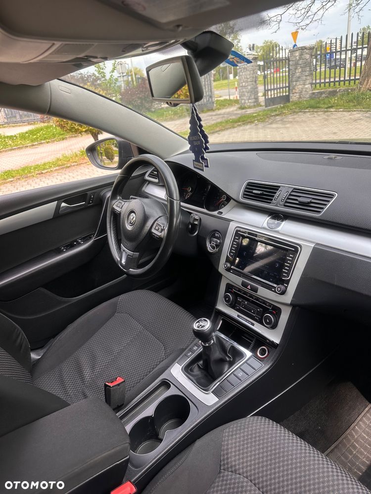 Volkswagen Passat 2.0 Blue TDI SCR Comfortline - 25
