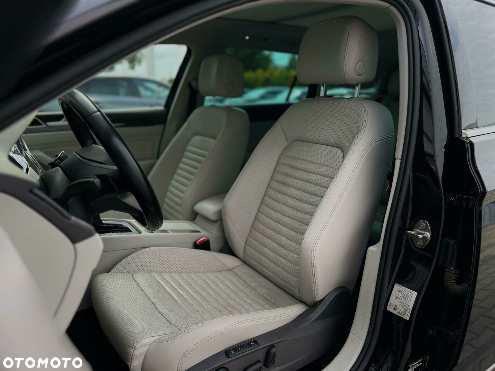 Volkswagen Passat - 19